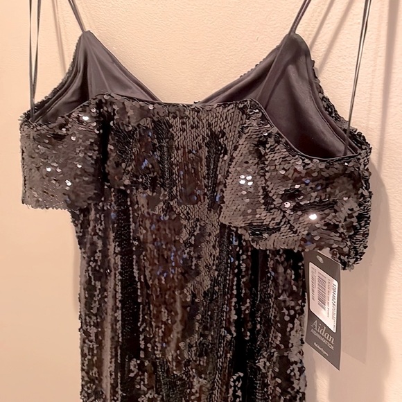 NWT (6) Sleeveless v neck flutter ruffle neckline black sequin shift mini dress - Picture 2 of 11